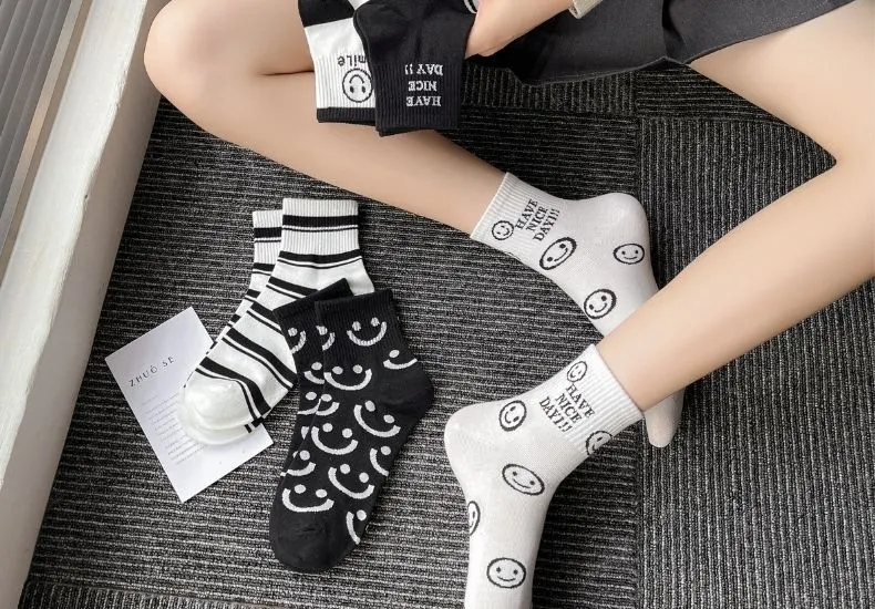 Cotton Horizontal Smiley Face Letter Versatile Sweat-Absorbing Women&prime; S Short Socks