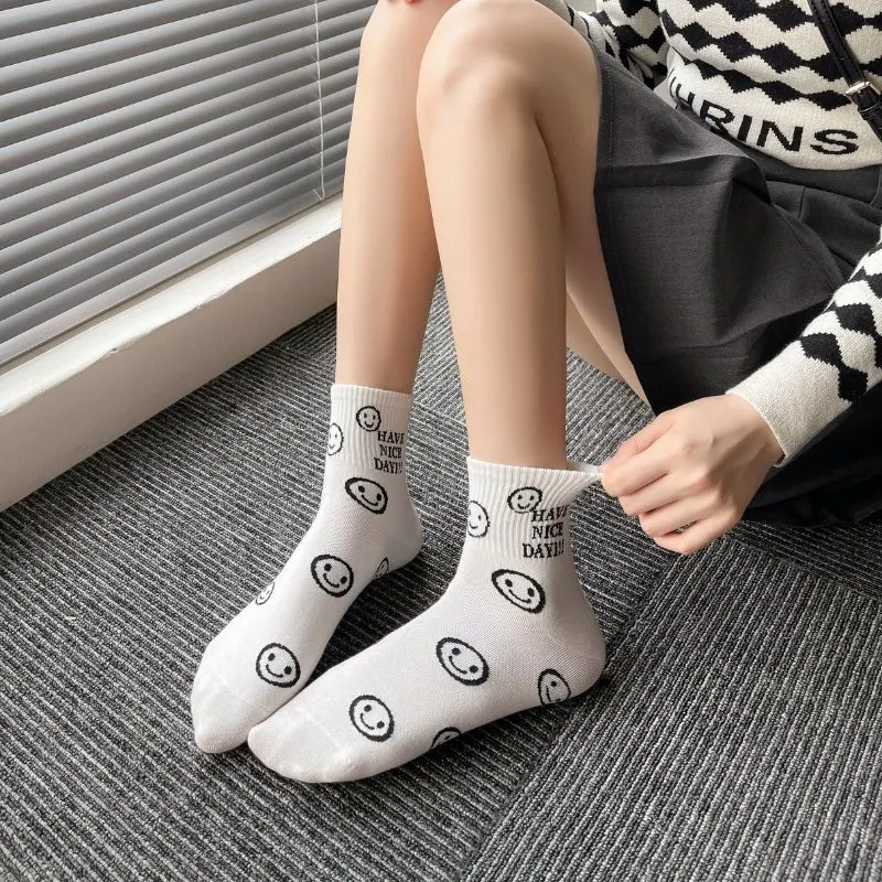 Cotton Horizontal Smiley Face Letter Versatile Sweat-Absorbing Women&prime; S Short Socks