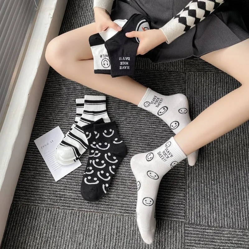 Cotton Horizontal Smiley Face Letter Versatile Sweat-Absorbing Women&prime; S Short Socks